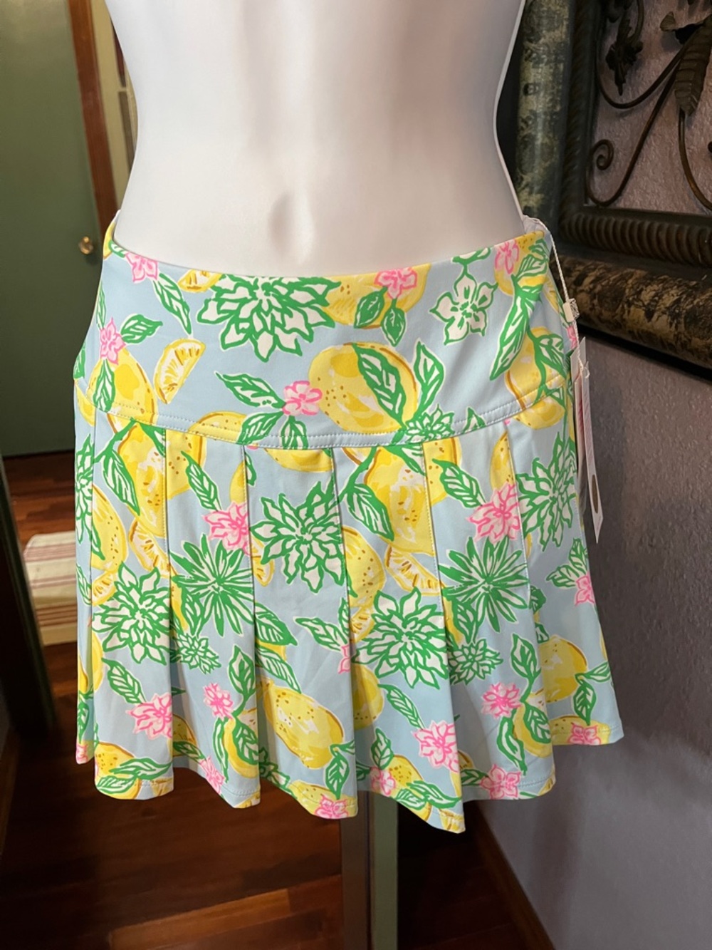 NWT Lilly Pulitzer Lemon Print Pleated Skater Skort  - so cute!!  Sz S